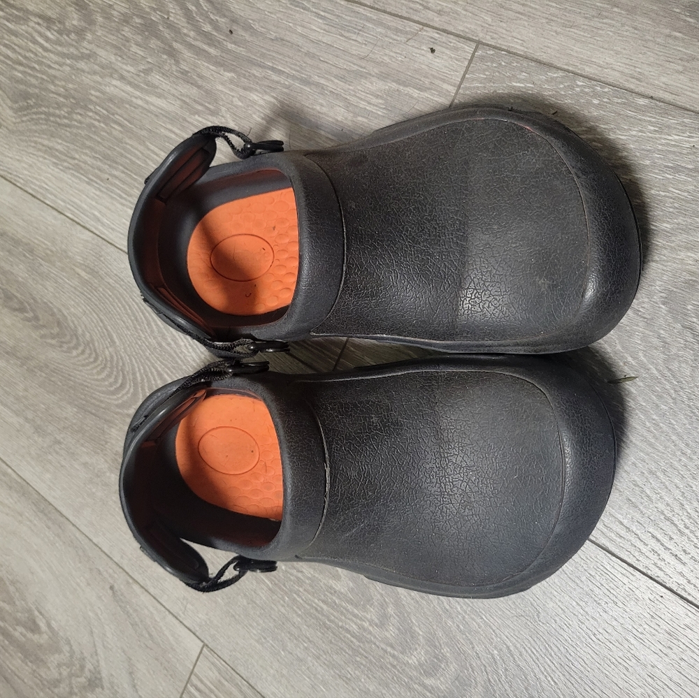 Black work crocs size 7